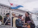 Фото: Рамин Мазур - Молдова. Ветерани със съветски военоморски флаг